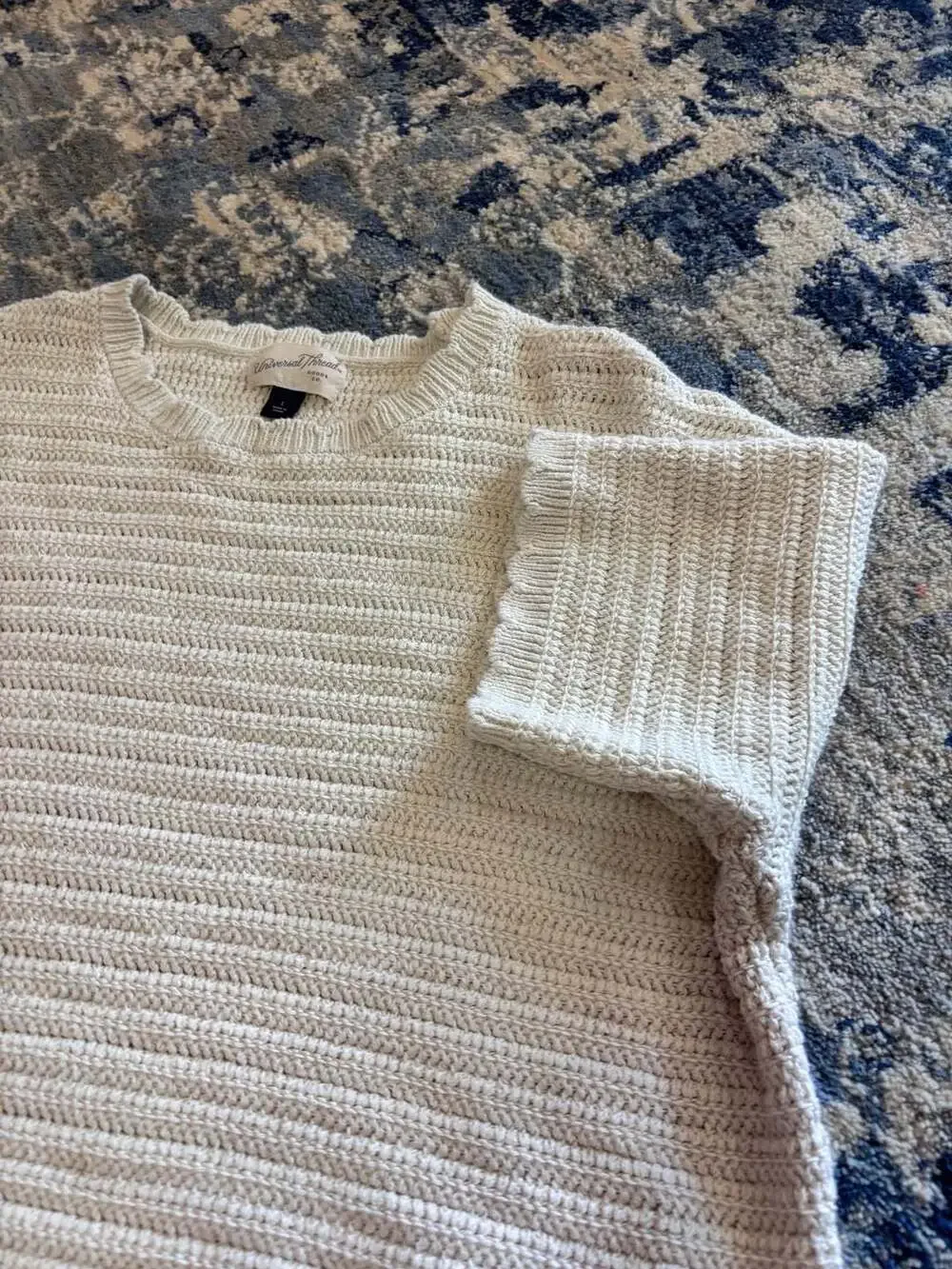 Universal Thread Size L Cream Knit Sweater
